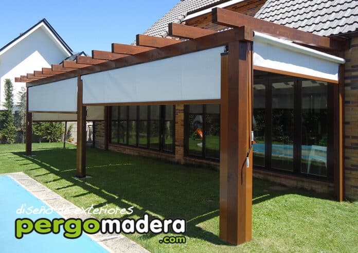 Pérgola de madera con toldo